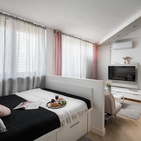 Air-Conditioned Premium Loft Warsaw Skyline Only 900 M To Central Station Kültér fotó